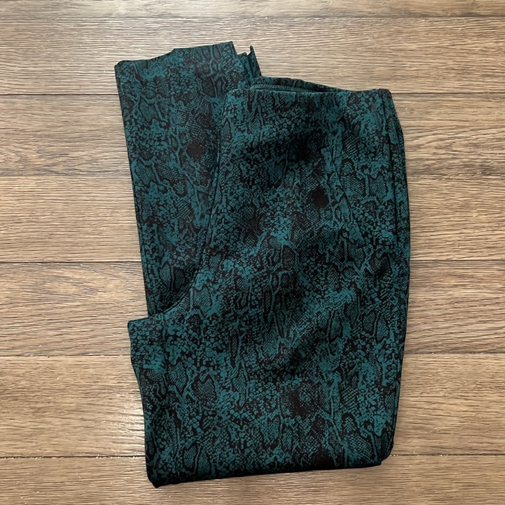 Chico’s 360 Juliet Ankle Pants Python Print - image 8